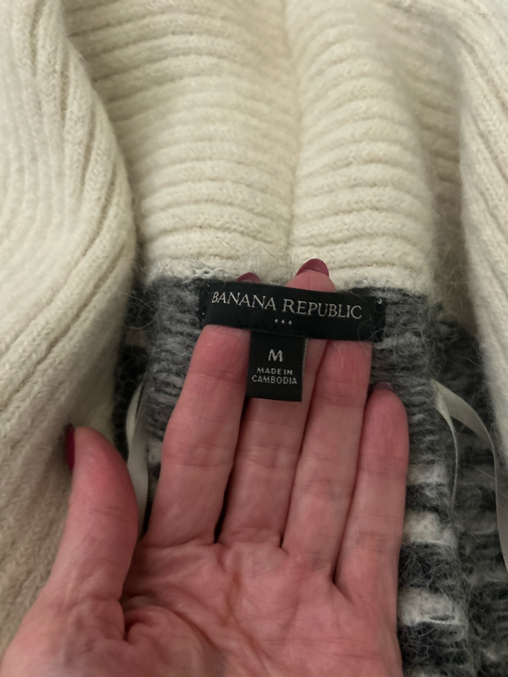 Banana Republic Factory Cardigan - Picture 5 of 8